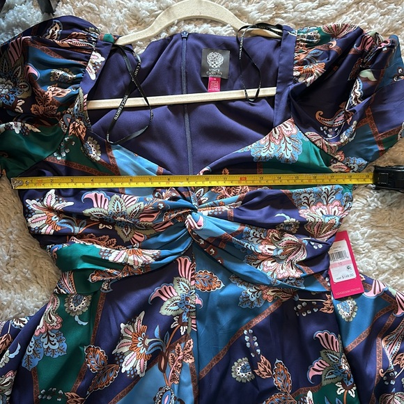 Vince Camuto Floral-Print Twist-Front Midi Dress - Picture 9 of 10